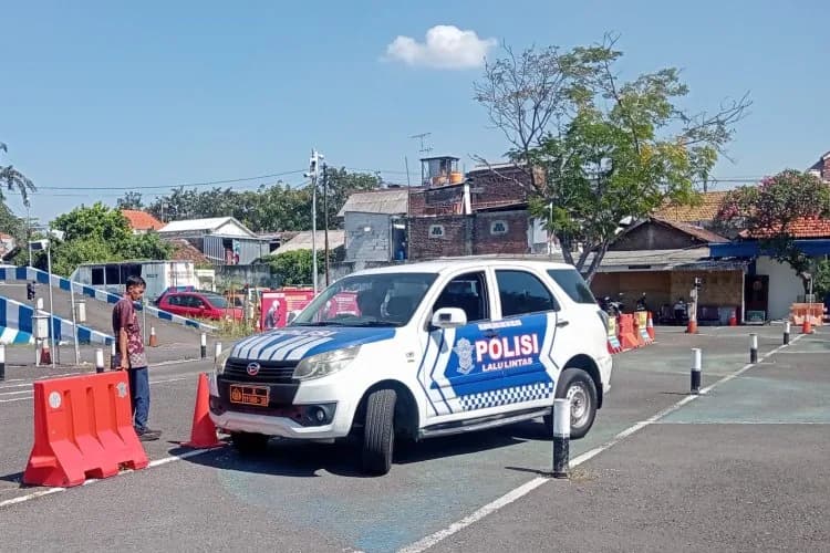 Kisah Tori, Sang Pemandu Praktik Satpas SIM Colombo yang Mengabdi Sepenuh Hati Selama Lebih dari Satu Dekade
