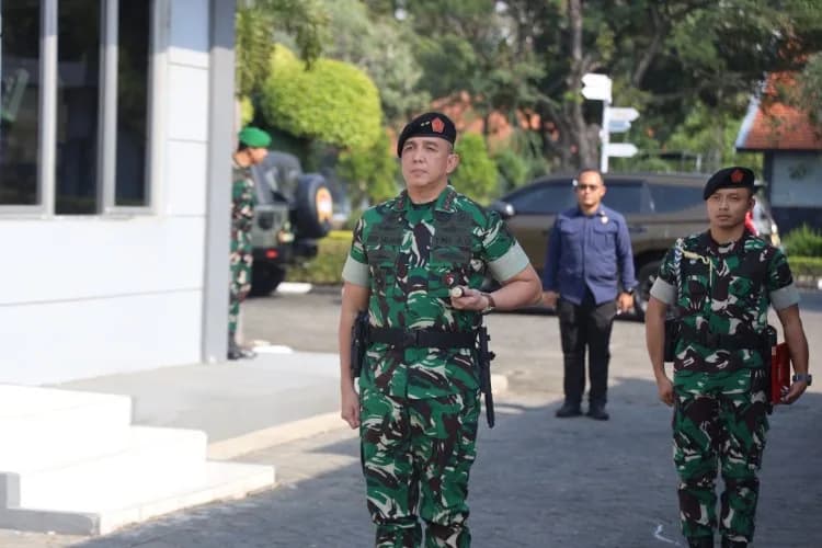 Kembali dengan Selamat, Pangdam V/Brawijaya Apresiasi Dedikasi Prajurit Satgas Yonif 521/DY di Papua
