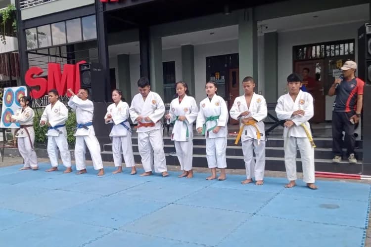 Dukungan Masyarakat Mewarnai MPLS 90 Siswa SMP Wijaya Putra 2026
