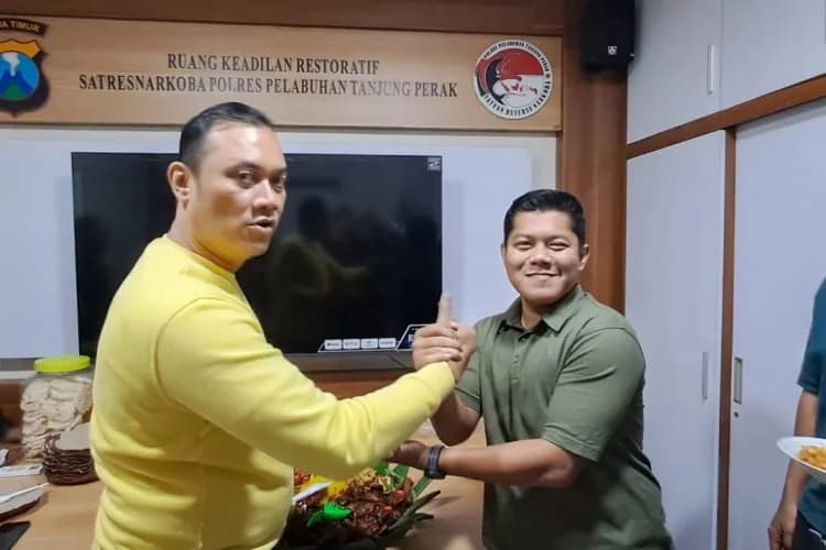 Lima Personel Satresnarkoba Polres Tanjung Perak Naik Pangkat, Kasat Narkoba AKP Adik Agus Putrawan, S.H,. M.H. : Pangkat Adalah Amanah Bukan Tujuan Akhir