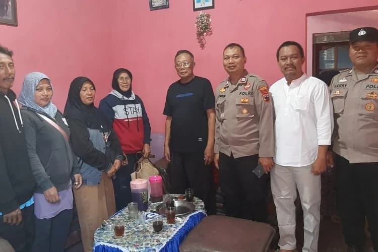 Isak Tangis Pecah di Pati: 27 Tahun Menghilang di Malaysia, Ibu Purwanti Dipeluk Kembali Anak-Anaknya
