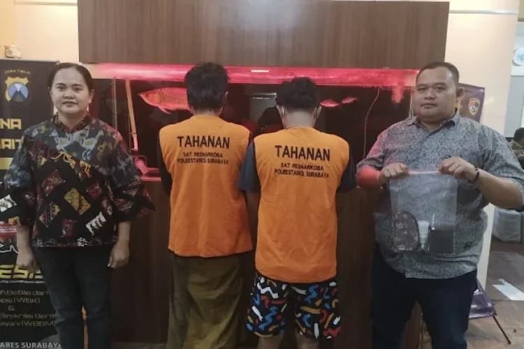 Polrestabes Surabaya Satresnarkoba Bongkar Akal Cerdik Pelaku Pengedar Sabu Sembunyikan Dalam Bohlam Lampu