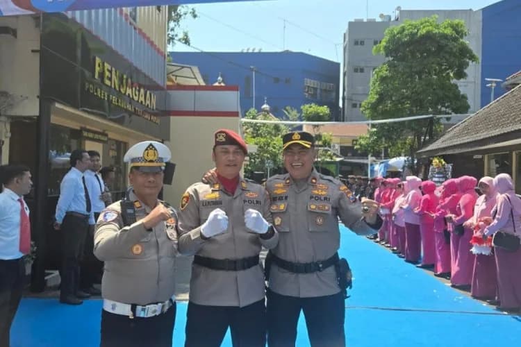 AKBP Iwan Kurniawan AZ, S.H., S.I.K., M.Si., Resmi Jabat Kapolres Pelabuhan Tanjung Perak, AKP Adik Agus Putrawan, S.H., M.H., Pimpin Upacara Sertijab