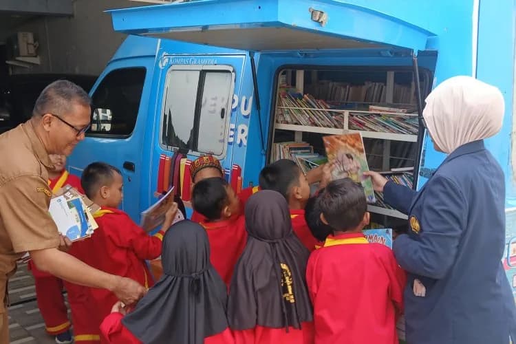 Menyemai Minat Baca di SD Muhammadiyah 13 Surabaya