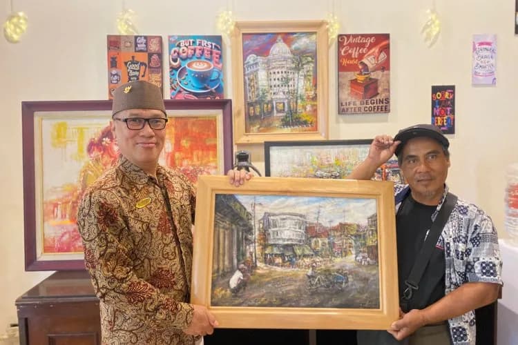 Merawat Peradaban Lewat Kanvas: Lutfi Satako Hadirkan Pameran Tunggal dan Sketsa Langsung di Quds Royal Hotel