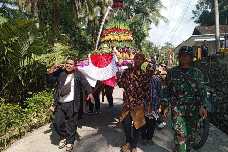 Kirab Tumpeng Sedekah Bumi Lestarikan Budaya Lokal di Trenggalek