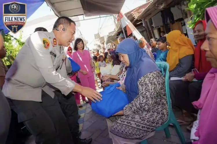 Polrestabes Surabaya Lewat Program "Luthfie.Daily Berbagi" Salurkan Paket Sembako