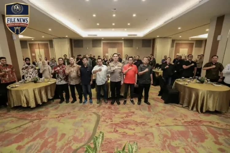 Polda Jatim Memperkuat Kemitraan dan Komunikasi Dengan Ngopi Bareng Awak Media
