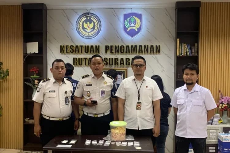Rutan Kelas I Surabaya Gagalkan Penyelundupan 9 Pocket Kristal Putih Diduga Sabu