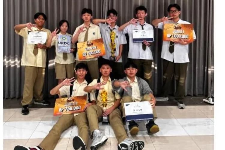 SMAK Frateran Surabaya Borong Juara 1, 2 dan Harapan 1 D-Crown Digital Business Competition Tingkat Nasional