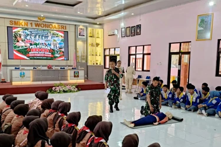 TNI Cetak Rekor MURI Lewat Pelatihan BHD Serentak, 150 Pelajar Madiun Terlibat