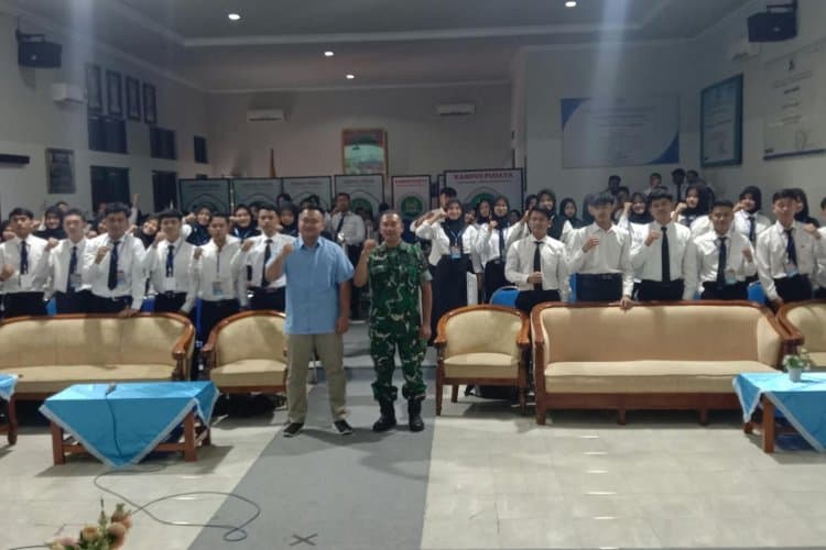 Danramil 0806-01/Trenggalek Sambangi STKIP PGRI