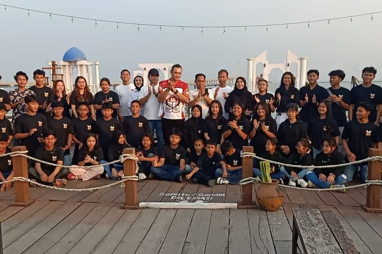 AKP Adik Agus Putrawan, S.H., M.H., Kasat Narkoba Polres Pelabuhan Tanjung Perak, Resmi Tutup Kontingen Karate Cup Piala Polda Jatim di Pantai Rindu Bangkalan, Madura