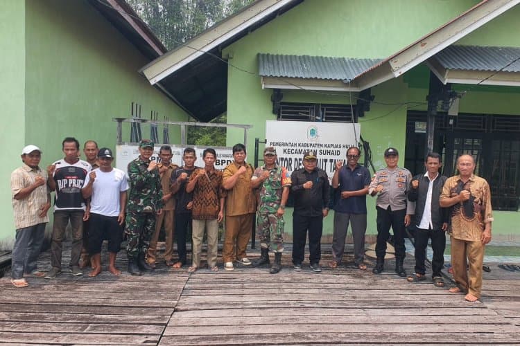 Cegah Karhutla di Kalimantan Meluas, Kapten Tri dari Korem 081/DSJ Ingatkan Warga Soal Bahaya Api