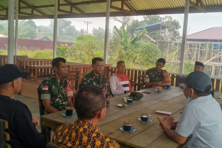 Cegah Karhutla di Kapuas Hulu, Koramil 1206-15/Suhaid Ingatkan Bahaya Sepele Puntung Rokok