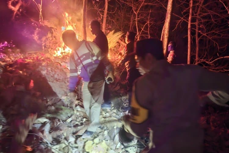 Gerak Cepat Jajaran Polres Ponorogo dan Tim Gabungan Berhasil Kendalikan Karhutla di Pohgading