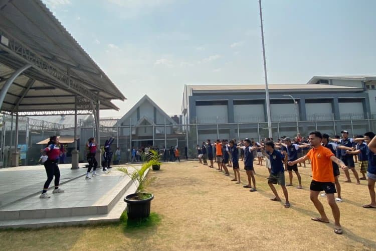 Jaga Kebugaran, Warga Binaan Rutan Kelas I Surabaya Antusias Ikuti Senam Aerobik Rutin
