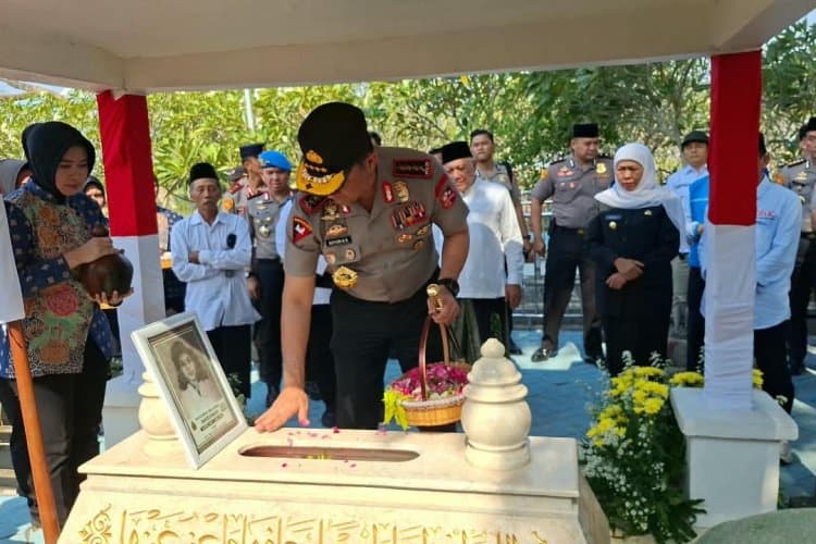 Kapolri Ziarah ke Makam Marsinah dan Kunjungi Museum di Nganjuk