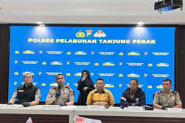 Polres Pelabuhan Tanjung Perak Surabaya, Satresnarkoba Amankan 19 Orang di Jalan Kunti Sidotopo, 52 Poket Sabu Siap Edar
