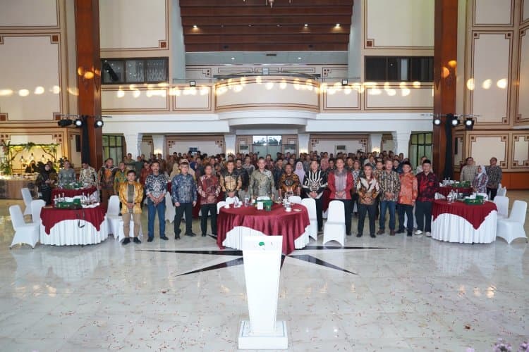 Sinergi Kebangsaan: Pangdam V/Brawijaya Dampingi Presiden Prabowo Tutup Muktamar NU ke-35 di Jombang