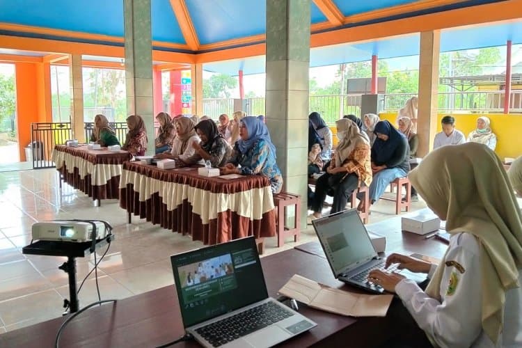 TNI-Polri Perkuat Layanan Kesehatan Warga Nglinggis Trenggalek