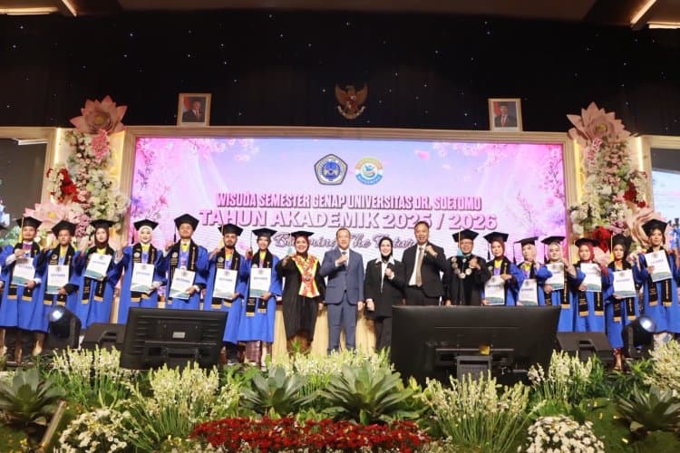 Unitomo Wisuda 1.059 Lulusan: Dari Bonus Demografi ke Janji Keterserapan Kerja dalam Sebulan