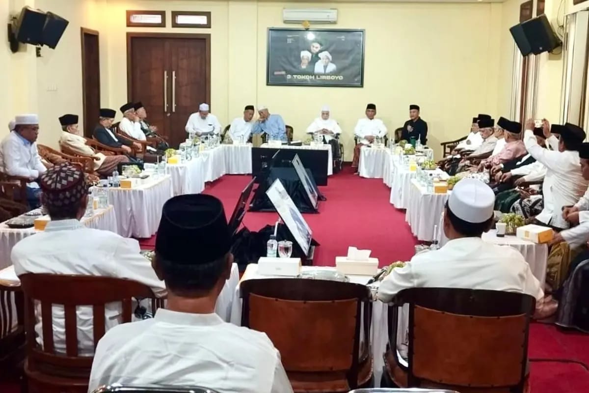 Hari Santri dan Ujian Marwah Ulama Refleksi atas Pertemuan Kiai di Lirboyo dan Sikap KH. Said Aqil Siroj terhadap Proses Hukum (oleh Sudarsono Rahman Koordinator Forum Aktivis NU Jatim